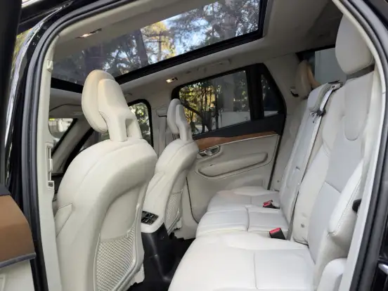 VOLVO-XC90-2021