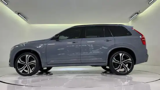 VOLVO-XC90-2022