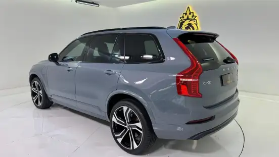 VOLVO-XC90-2022