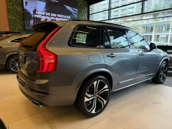 VOLVO-XC90-2020