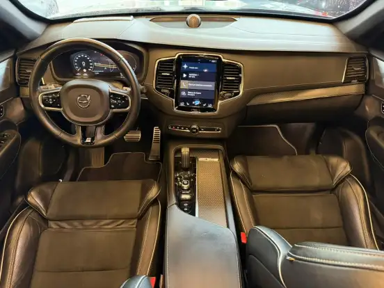 VOLVO-XC90-2020