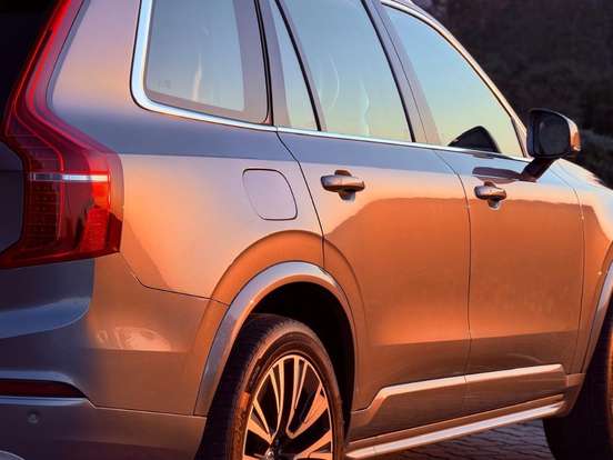 VOLVO-XC90-2019