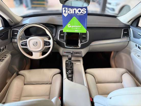 VOLVO-XC90-2019