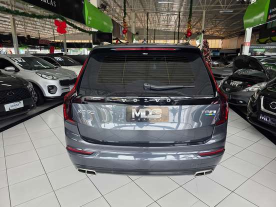 VOLVO-XC90-2017