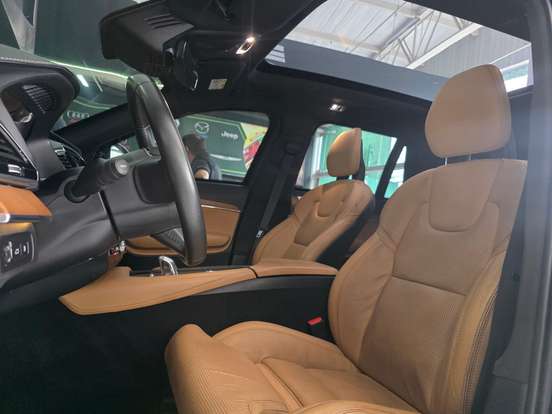 VOLVO-XC90-2017