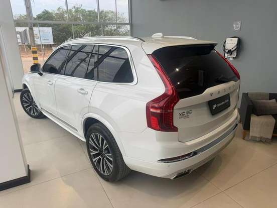 VOLVO-XC90-2021