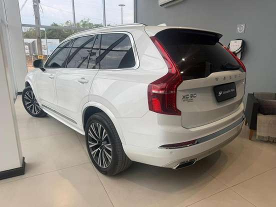 VOLVO-XC90-2021