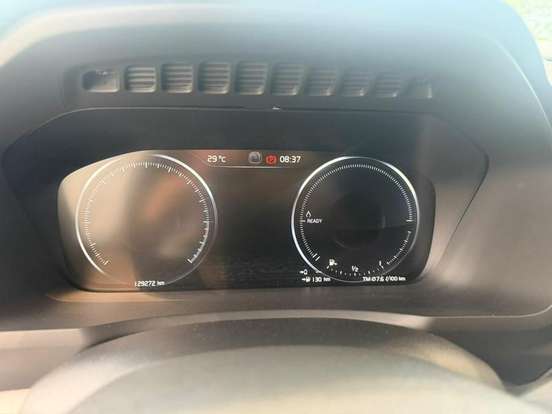 VOLVO-XC90-2021