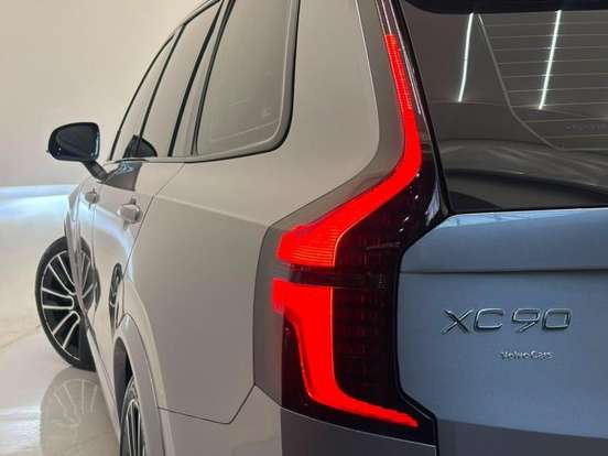 VOLVO-XC90-2025