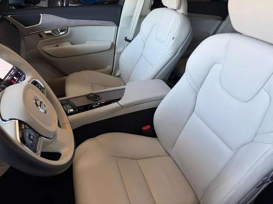 VOLVO-XC90-2023
