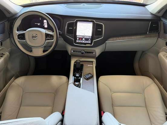 VOLVO-XC90-2023