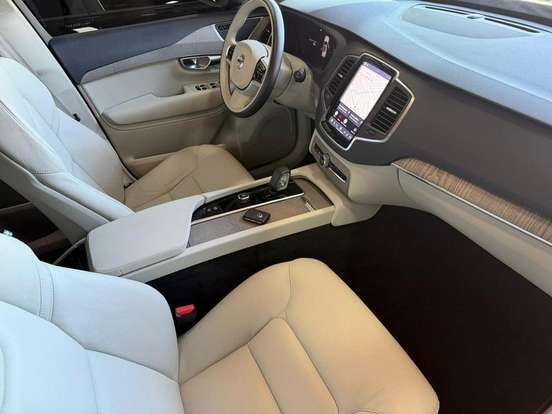 VOLVO-XC90-2023