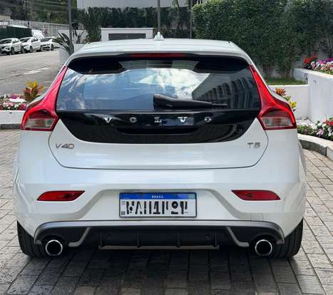 VOLVO-V40-2.0 T5 R DESIGN TURBO GASOLINA 4P AUTOMÁTICO VOLVO-V40-2015