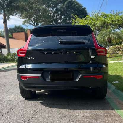 VOLVO-XC40-2021