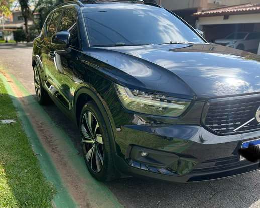 VOLVO-XC40-2021