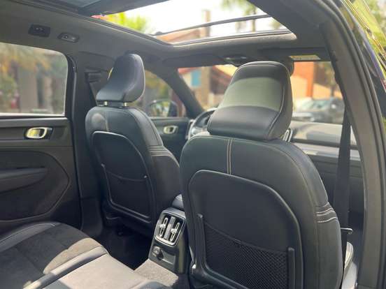 VOLVO-XC40-2021