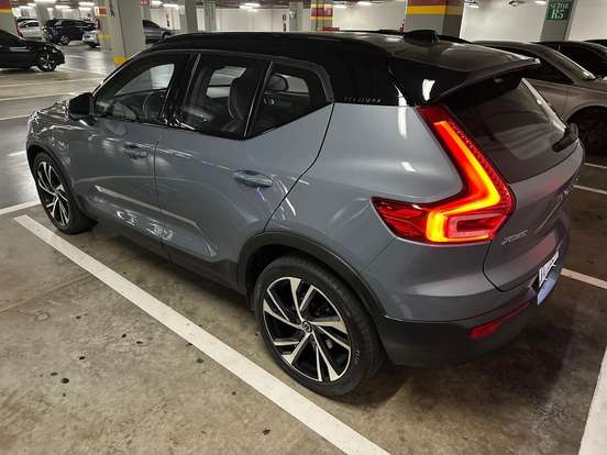 VOLVO-XC40-2020