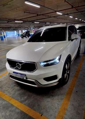 VOLVO-XC40-2020