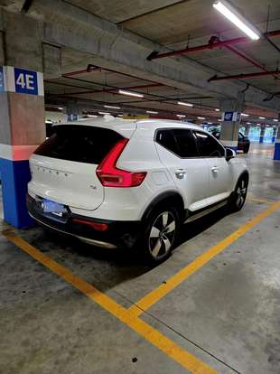 VOLVO-XC40-2020