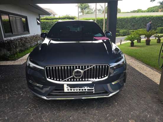 VOLVO-XC60-2023