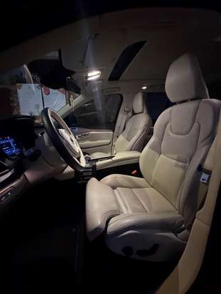 VOLVO-XC90-2023