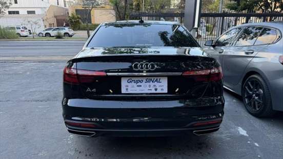 AUDI-A4-2022