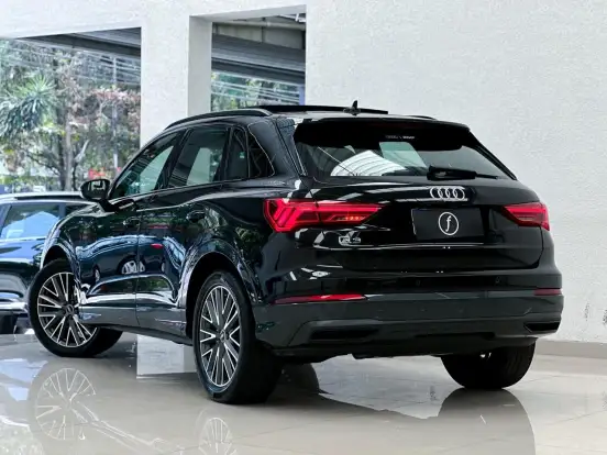 AUDI-Q3-2021