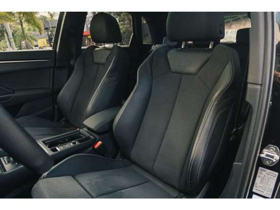 AUDI-Q3-2023