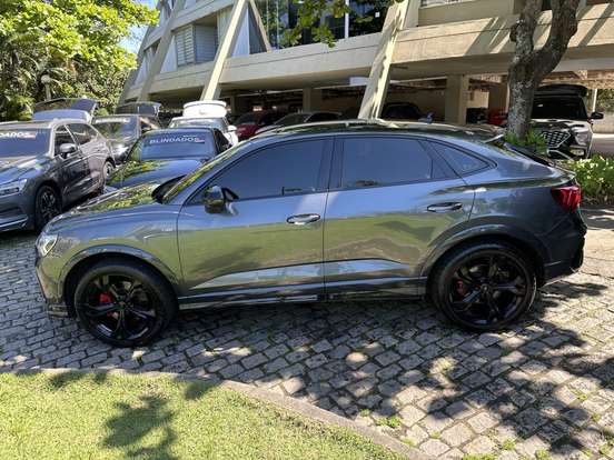 AUDI-Q3-2024