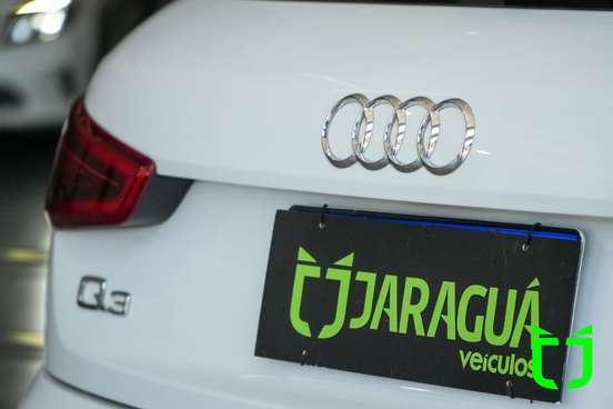 AUDI-Q3-2012