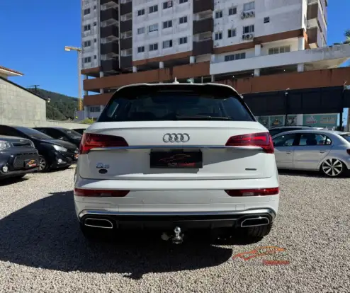 AUDI-Q5-2021