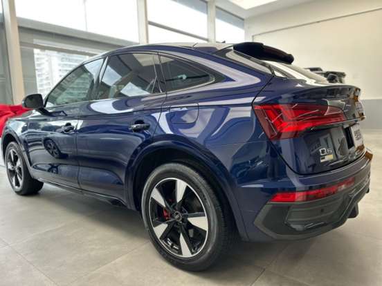 AUDI-Q5-2022