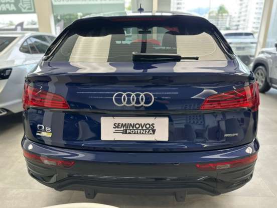 AUDI-Q5-2022