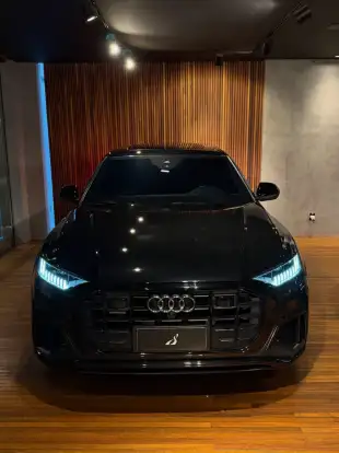 AUDI-Q8-2022