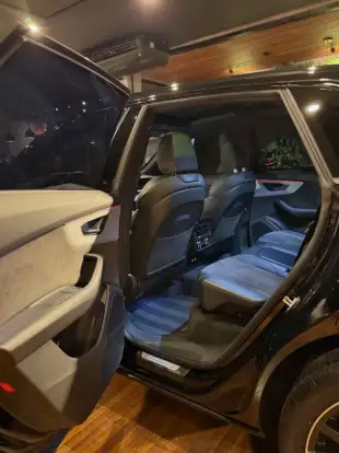 AUDI-Q8-2022