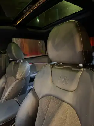 AUDI-Q8-2022