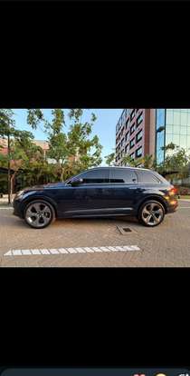 AUDI-Q7-2025