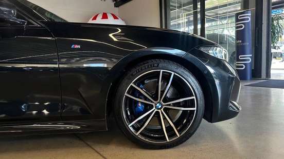 BMW-320i-2022