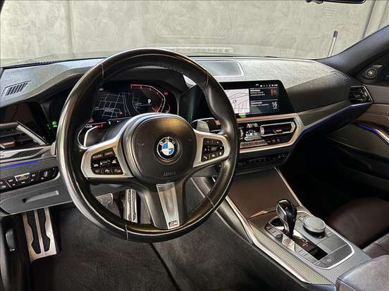 BMW-320i-2021