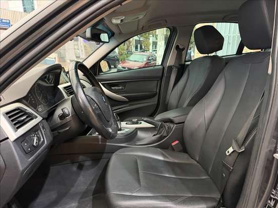 BMW-320i-2013
