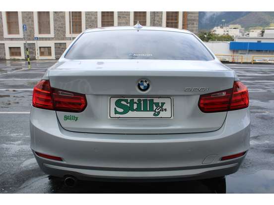 BMW-320i-2013