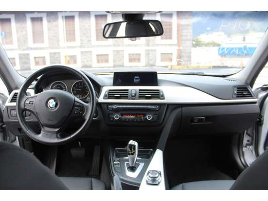 BMW-320i-2013