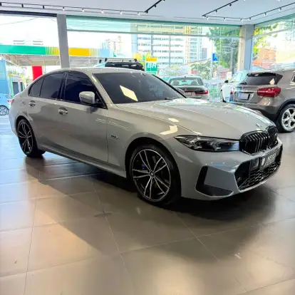 BMW-330e-2022