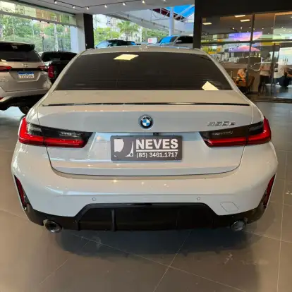 BMW-330e-2022