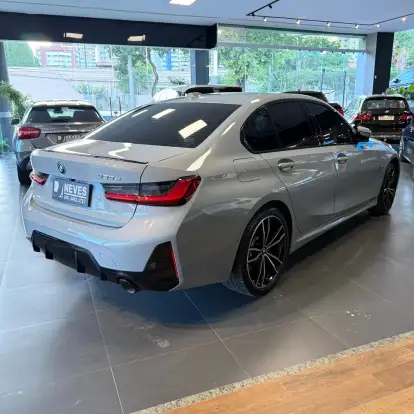 BMW-330e-2022