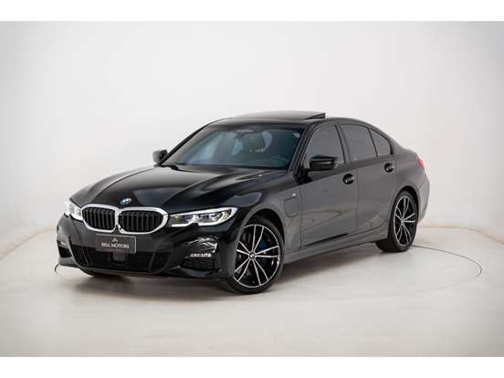 BMW-330e-2020