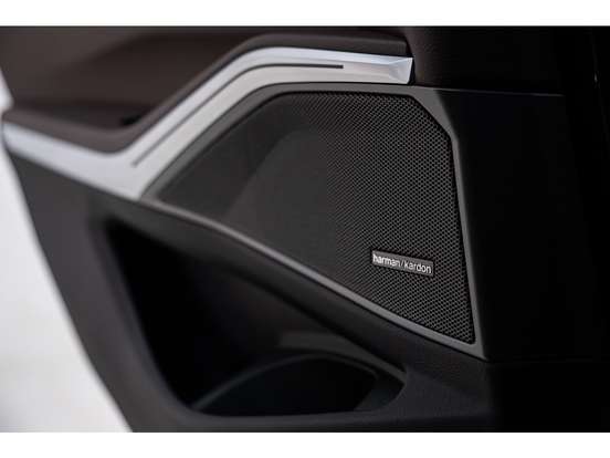 BMW-330e-2020