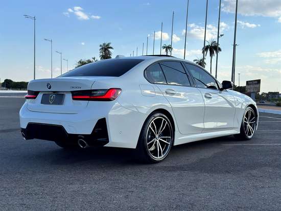 BMW-320i-2024