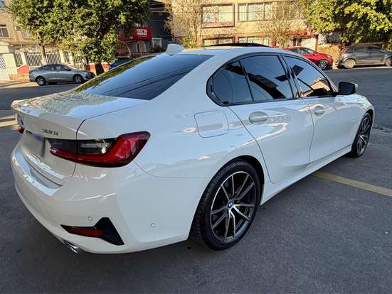 BMW-320i-2020