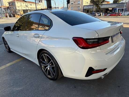 BMW-320i-2020